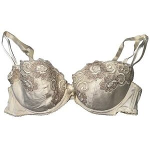 Nina Ricci Paris Women’s Size 32 C Cream Ivory Lace Lightly Padded Bra